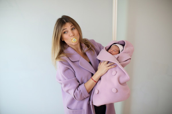 Катя Сильченко делится радостями и заботами материнства, а также первыми снимками дочери