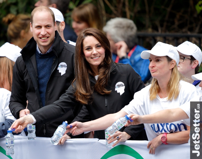 Герцогиня Кэтрин и принц Уильям наблюдали за Лондонским марафоном из обычной зрительской трибуны