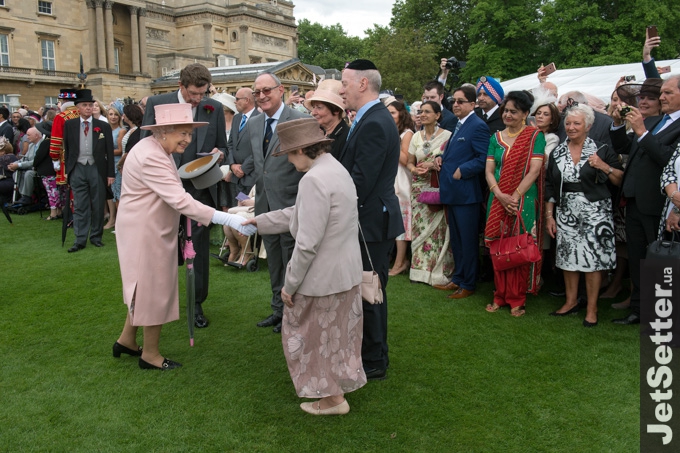 Кейт Миддлтон, принц Уильям и Елизавета II на открытии сезона вечеринок в саду
