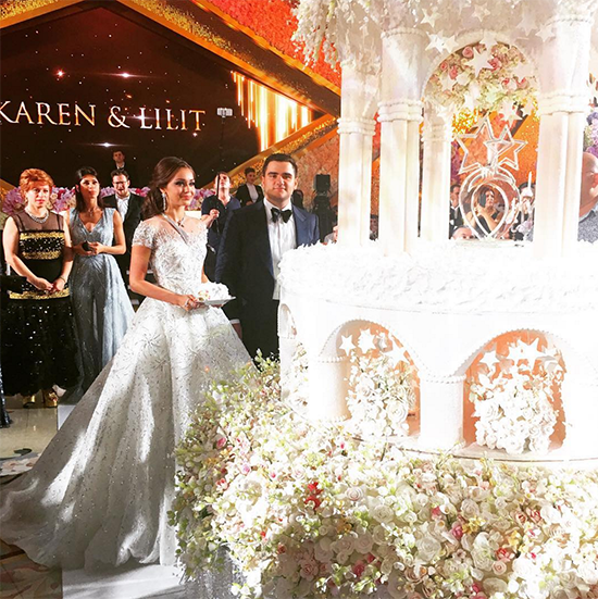 7-килограммовое платье, 300-килограммовый торт и Алла Пугачева на сцене: в Москве отгремела свадьба года