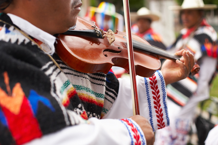 Мексиканские песни слушать. Мексиканские музыкальные инструменты. Мексиканская песня. Фестиваль музыки в Мексике. Народная музыка Мексики.