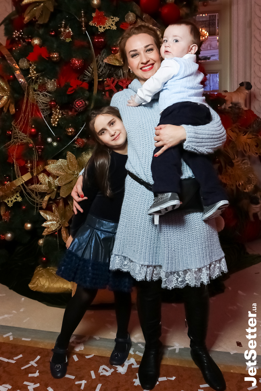 Мария Орлова с сыном и племянницей
