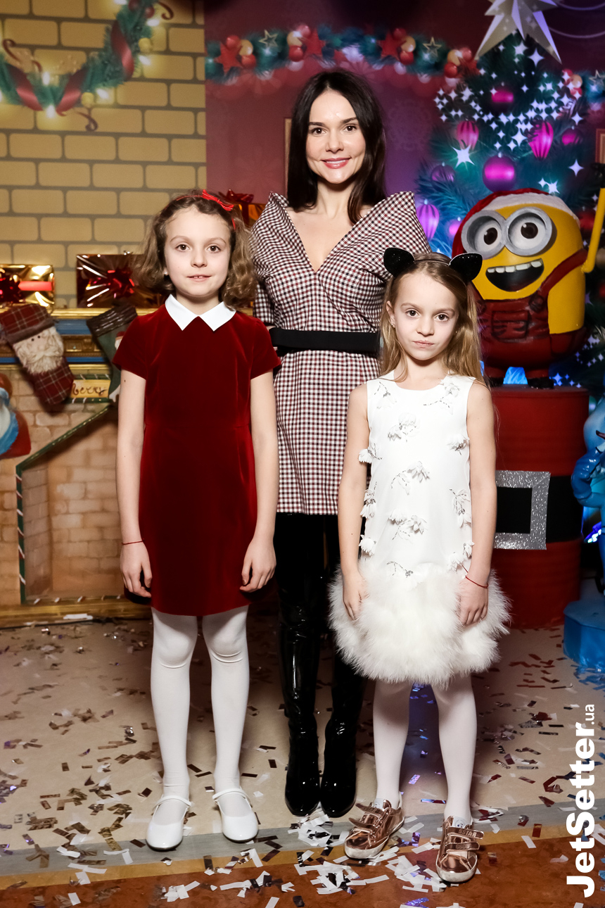 Алена Лавренюк с дочерьми