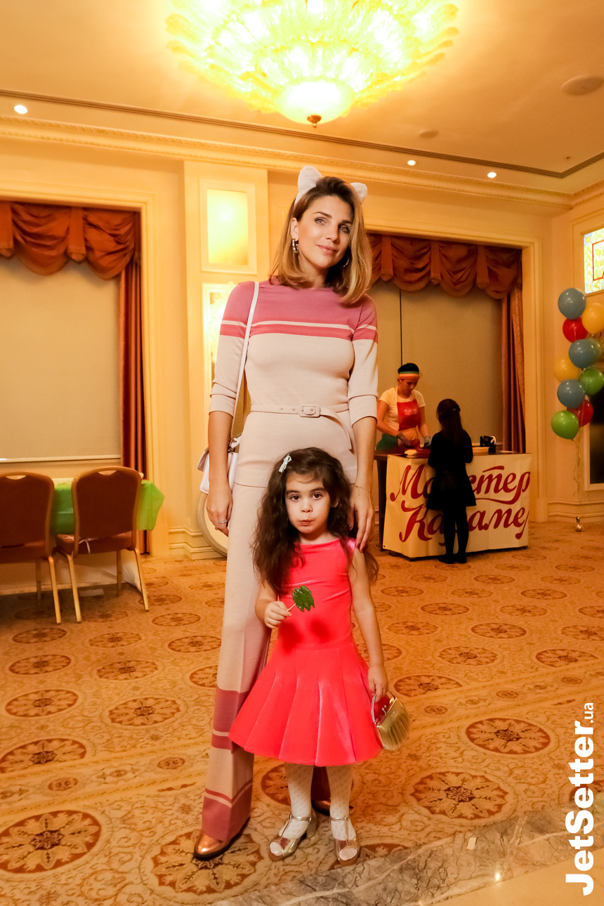 Катя Сильченко с дочерью Сати