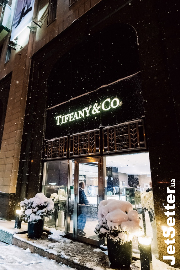 Торжественное зажжение огней елки Tiffany в Tiffany&Co