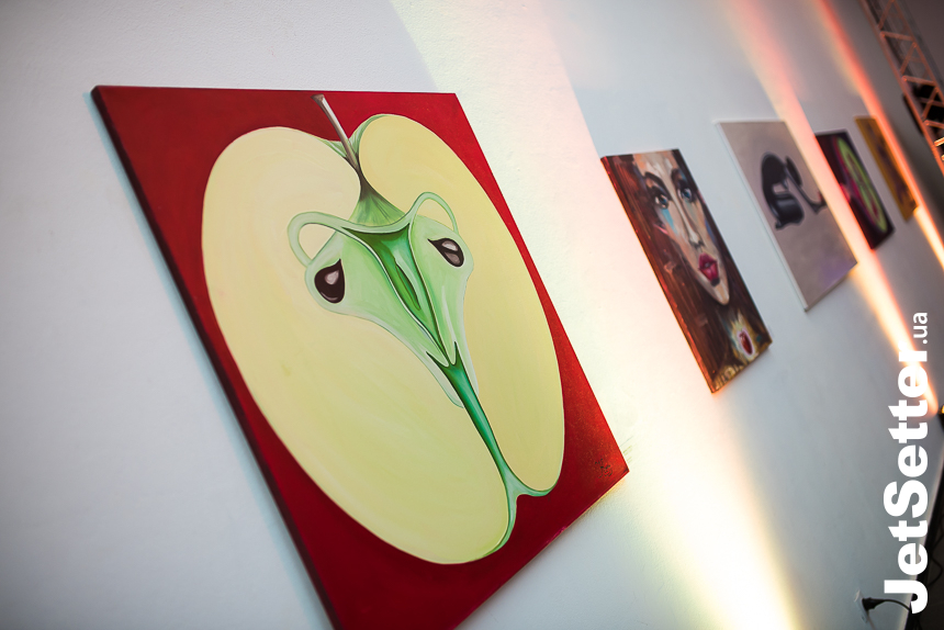 «Новеллы о яблоке» в центре современного искусства М17