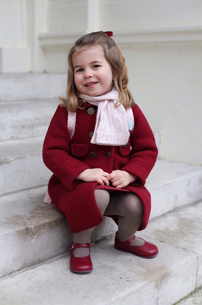 Кадр дня: принцесса Шарлотта пошла в детский сад