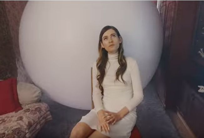 Дар вечности: певица Луна представила видео на песню «Поцелуи»