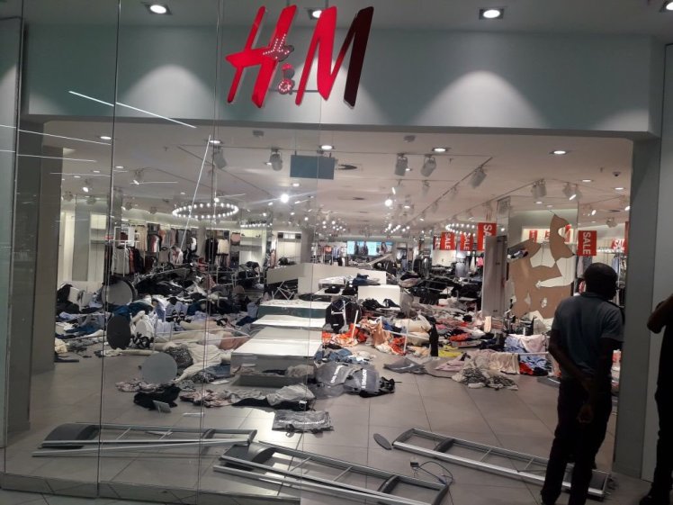 В пух и прах! Южноафриканцы разгромили H&M