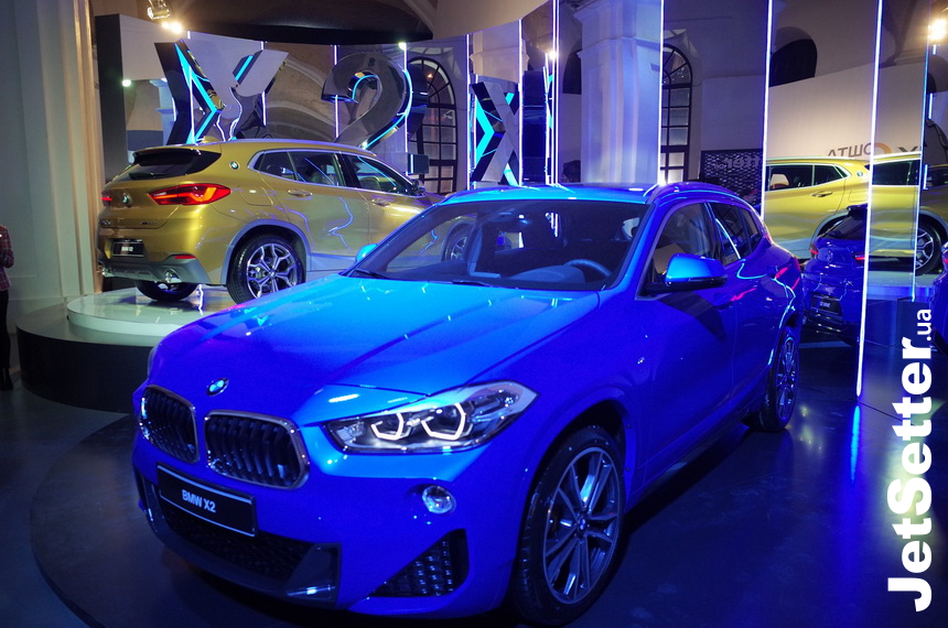 BMW X2 — официальный автомобильный партнер Ukrainian Fashion Week