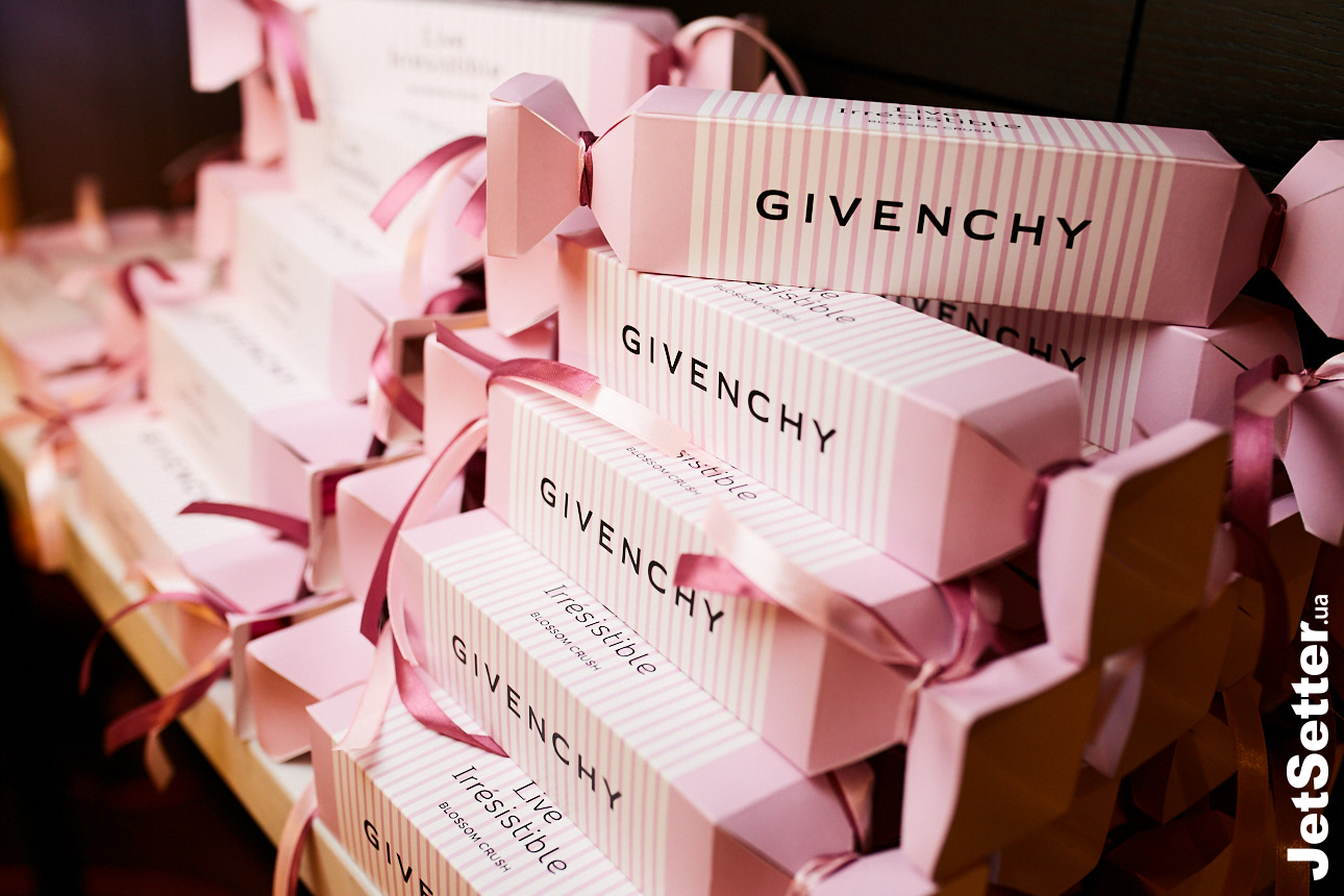 Презентация нового женского аромата Givenchy Live Irresistible Blossom Crush
