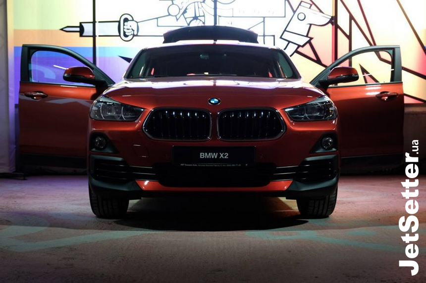 BMW X2 — официальный автомобильный партнер Ukrainian Fashion Week