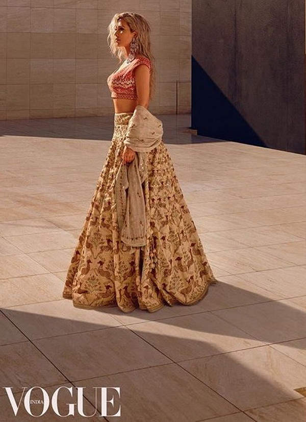 Без скандала не обошлось: Ким Кардашян на обложке индийского Vogue