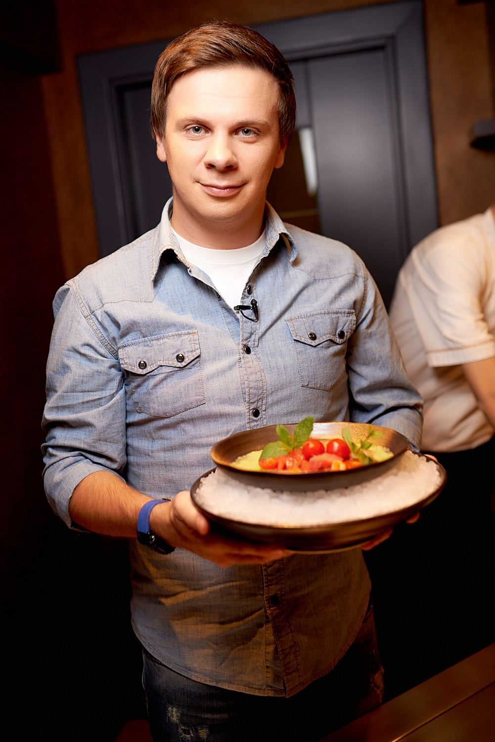Звездный шеф: Дима Комаров готовит суши