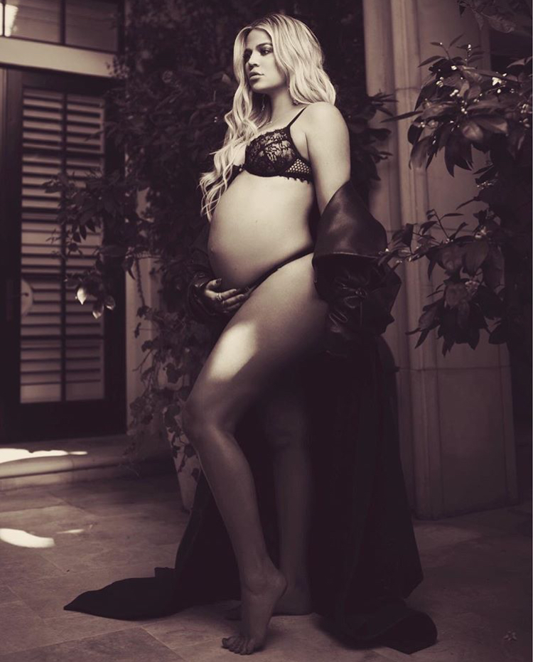 Беременная Хлое Кардашьян в откровенной фотосессии Саши Самсоновой