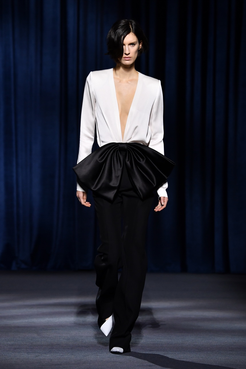 Неделя моды в Париже: нуар и ночная жизнь Берлина от Givenchy