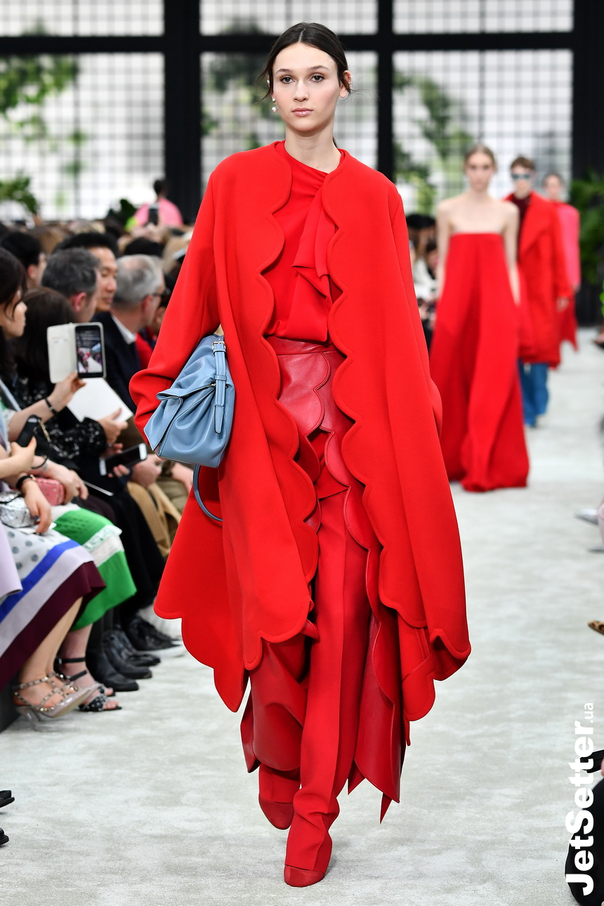 Неделя моды в Париже: сила цветов и романтики от Valentino