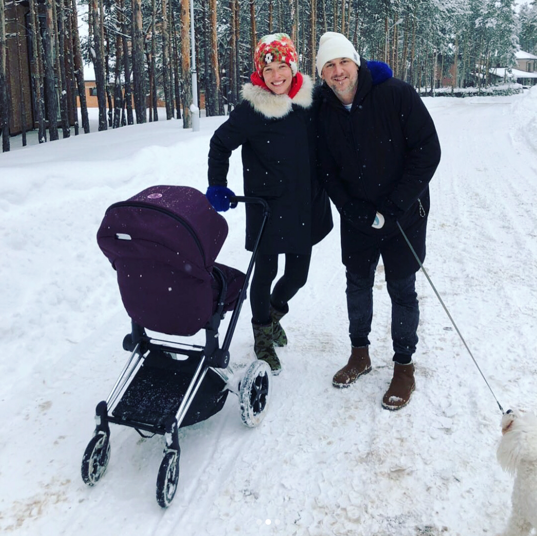 Кадр дня: Потап на семейной прогулке Кати Осадчей и Юрия Горбунова
