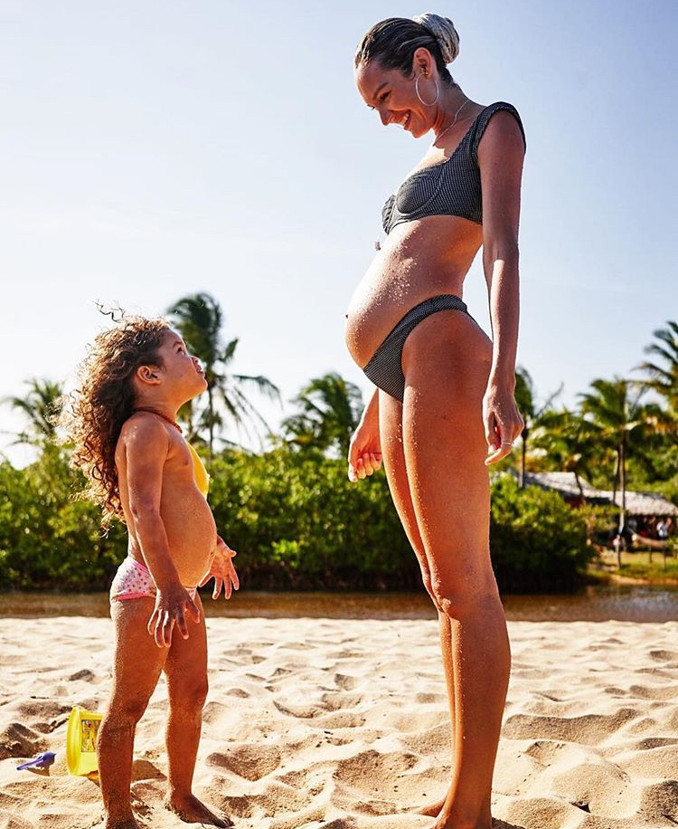 Беременная Кэндис Свейнпол опубликовала откровенный снимок в Instagram