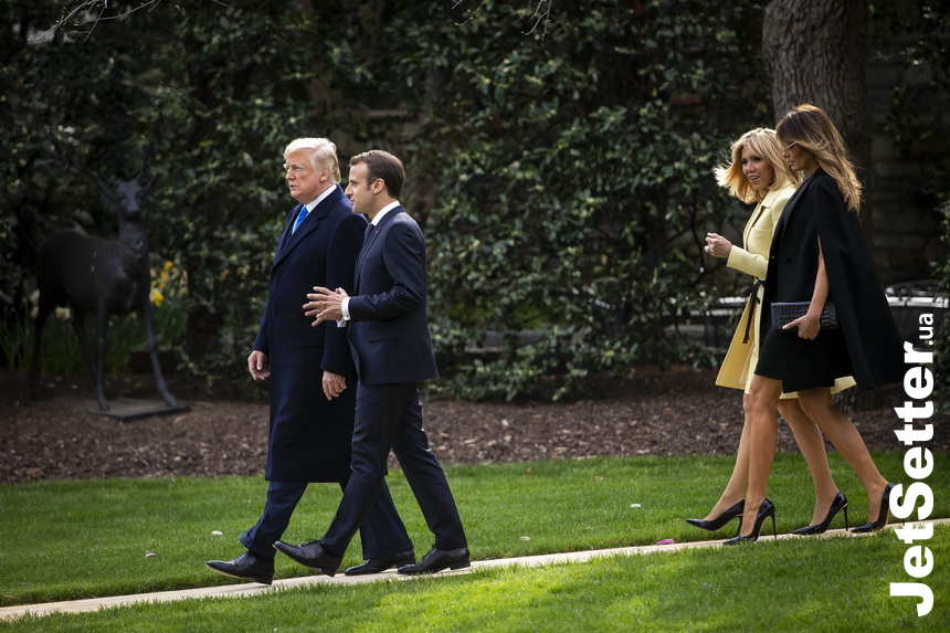 Кадр дня: прогулка Мелании Трамп и Брижит Макрон в Белом доме
