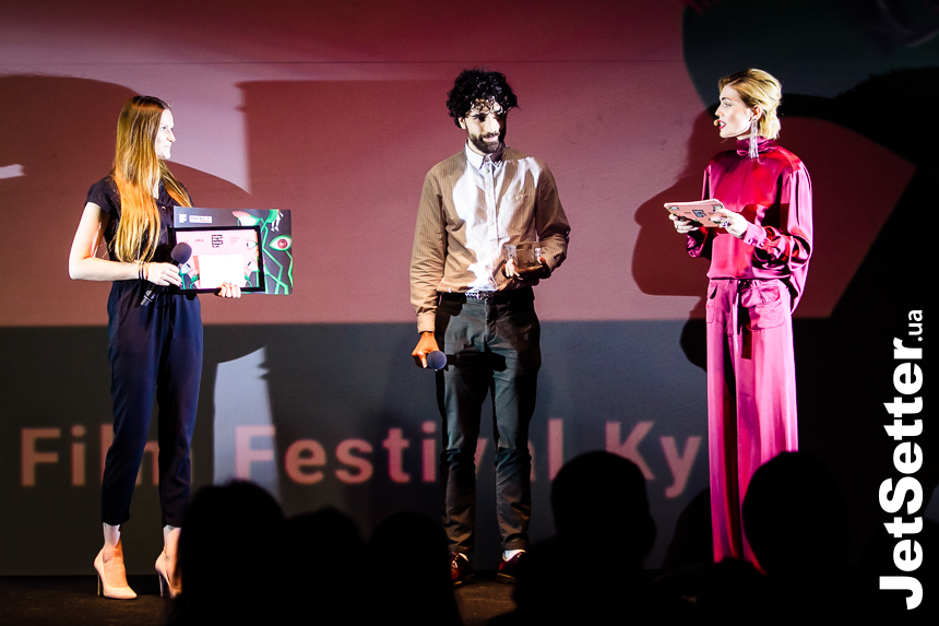 Вручение приза фильму Persona, вручают Ирина Косюк и Николо Монтанари