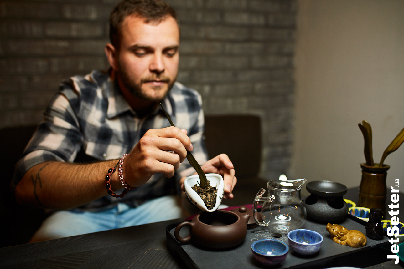 Время пить чай: ресторатор Максим Пустовойт об искусстве чайной церемонии
