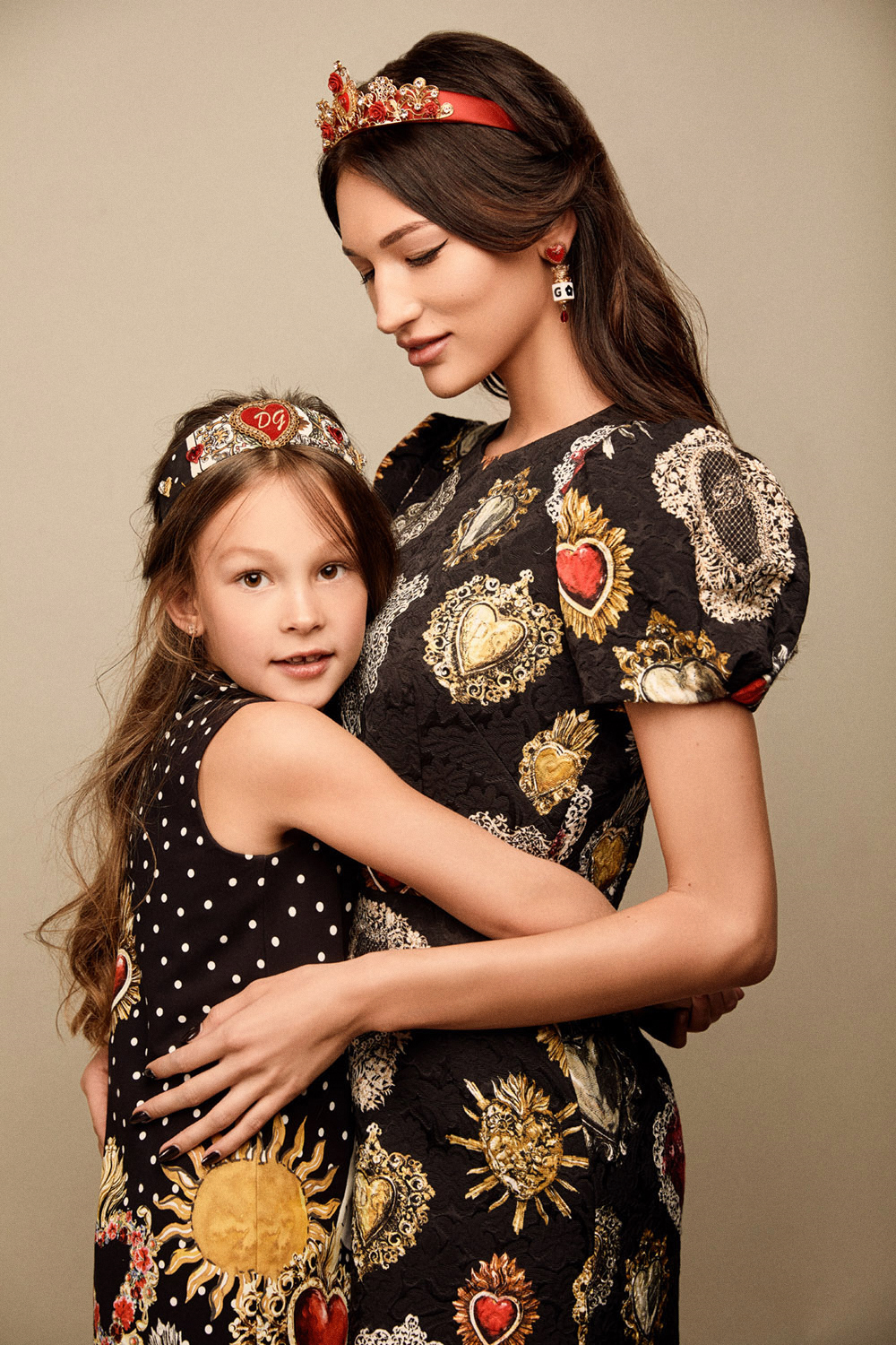 Семейные правила стиля в спецпроекте Dolce & Gabbana ко Дню матери.