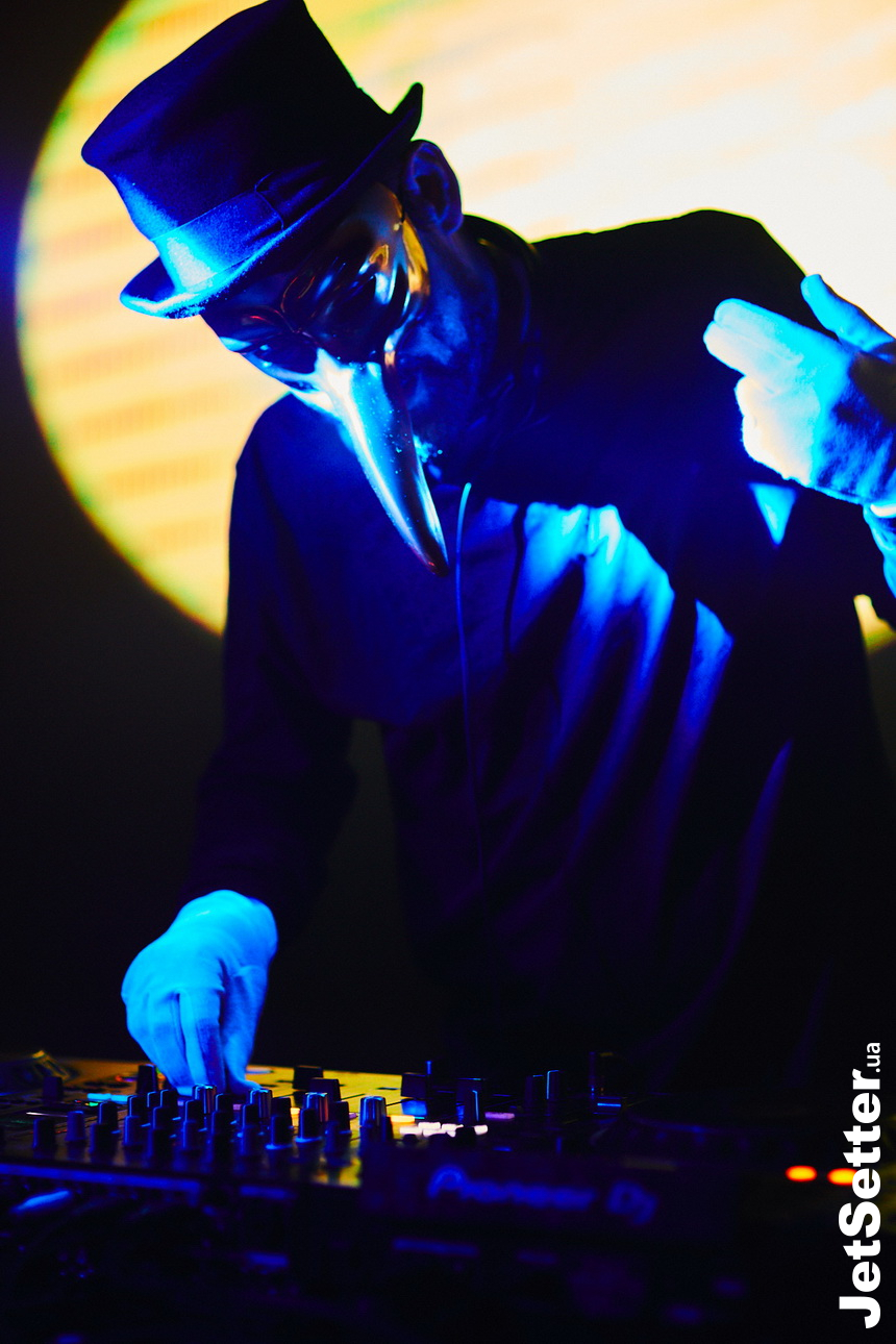 DJ Claptone выступил для столичной публики в CHI