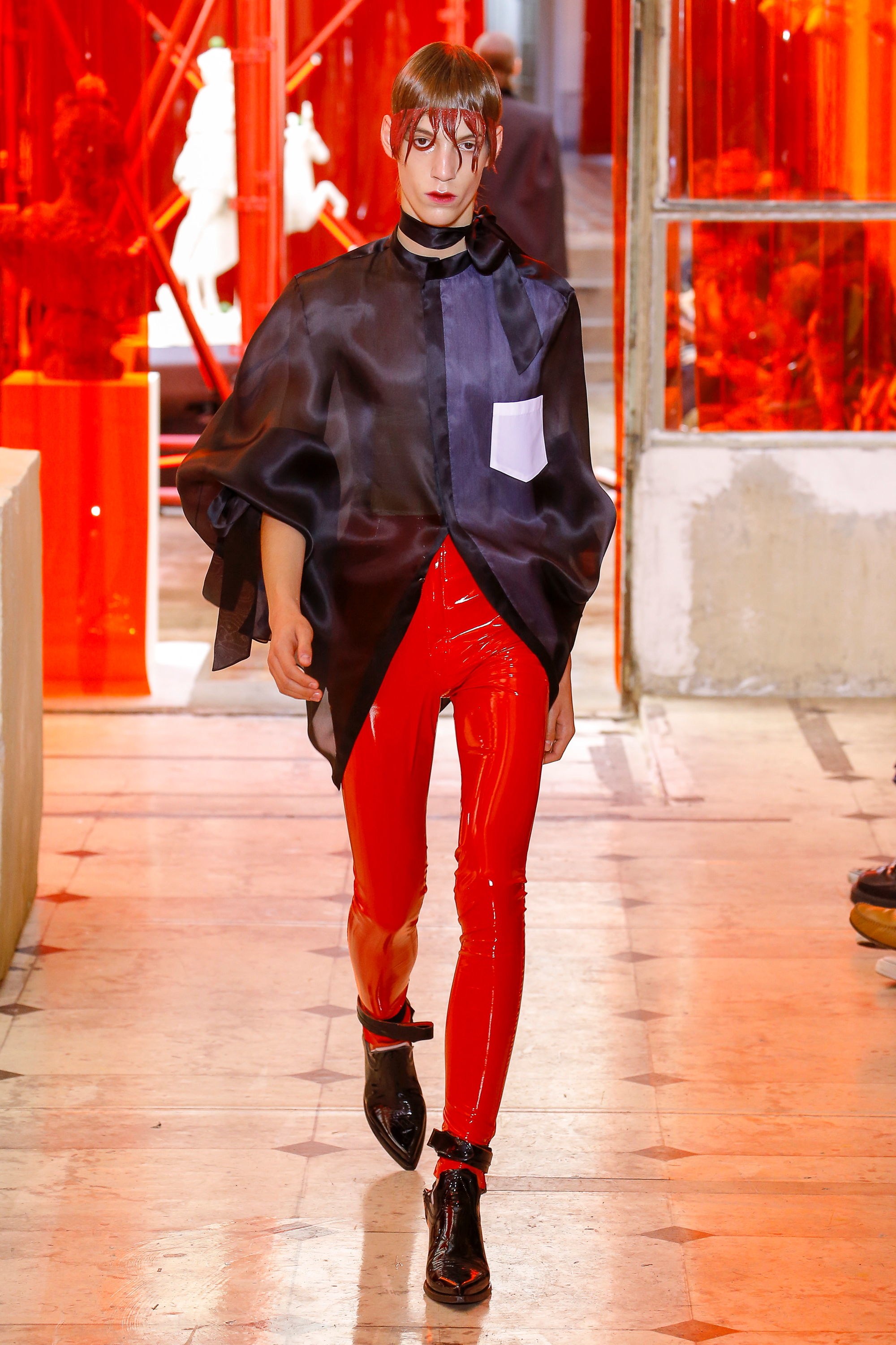 Кимоно и лаковые ботфорты в мужской коллекции Maison Margiela SS