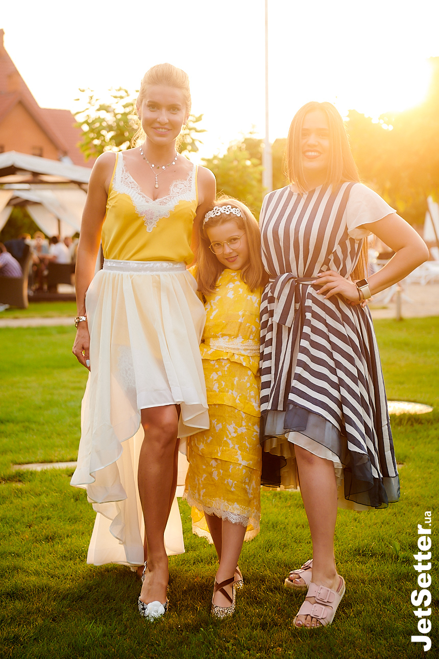 Анна Будкевич с дочерью и сестрой