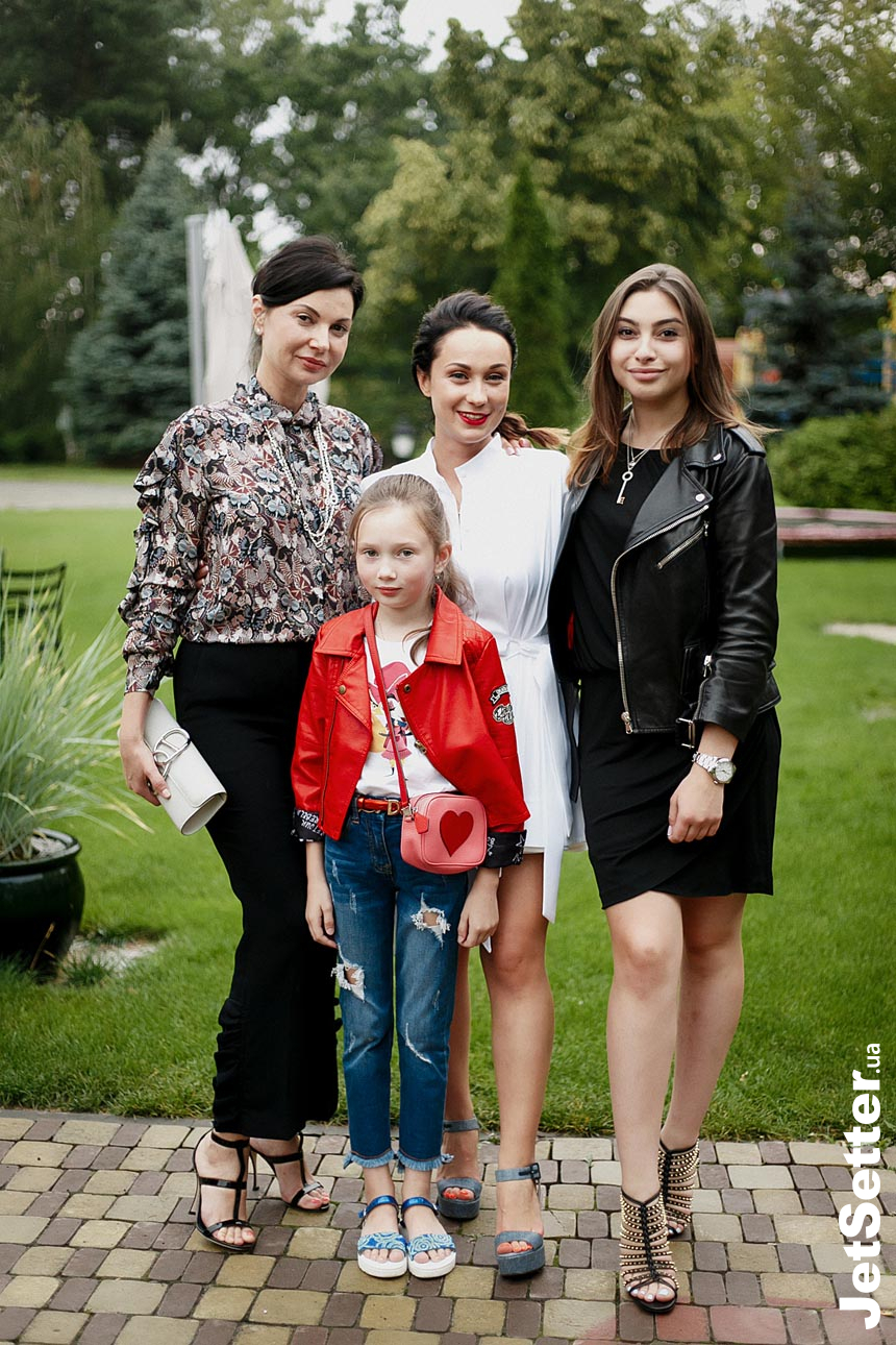 Наталья Хаджинова с дочерями, Екатерина Садовая