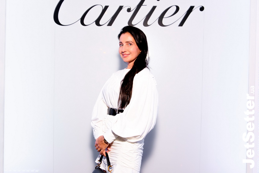 Выход в белом: коктейль в бутике Cartier