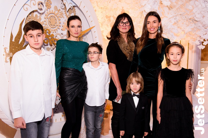Полина Габович с детьми, Лиза Ющенко с детьми и мамой Людмилой Ефросининой
