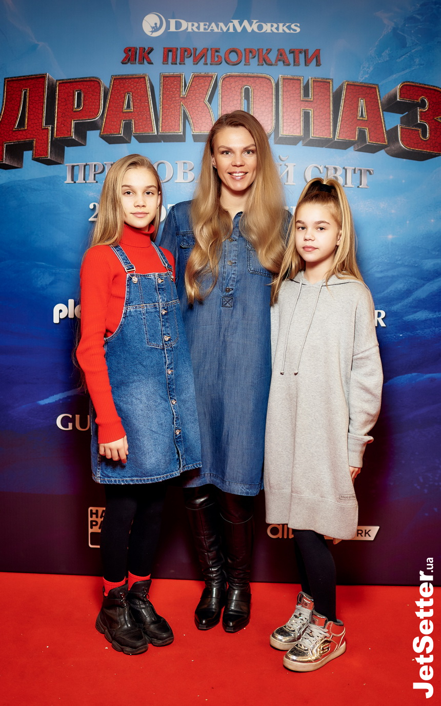 Валерія Толочіна з дочками