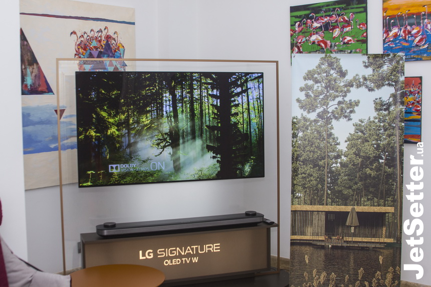 Forest Lakes презентували комплекс на OLED телевізор-шпалери з технологією штучного інтелекту LG ThinQ AI.