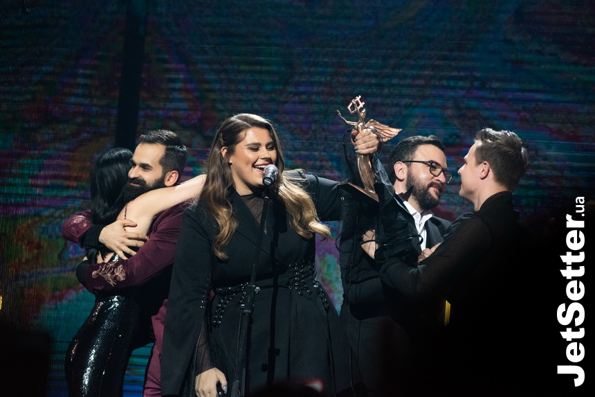 Гурт Kazka отримує нагороду у номінаціях «Найкращий поп-гурт» та «Найкраща пісня» 
