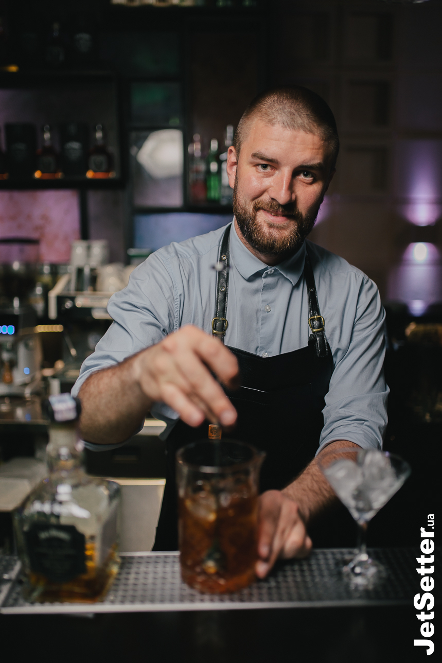 За коктейльне супровід вечора відповідав бренд-бармен Jack Daniel`s – Андрій Ковальов, винним партнером вечора став бренд ZONIN1821.