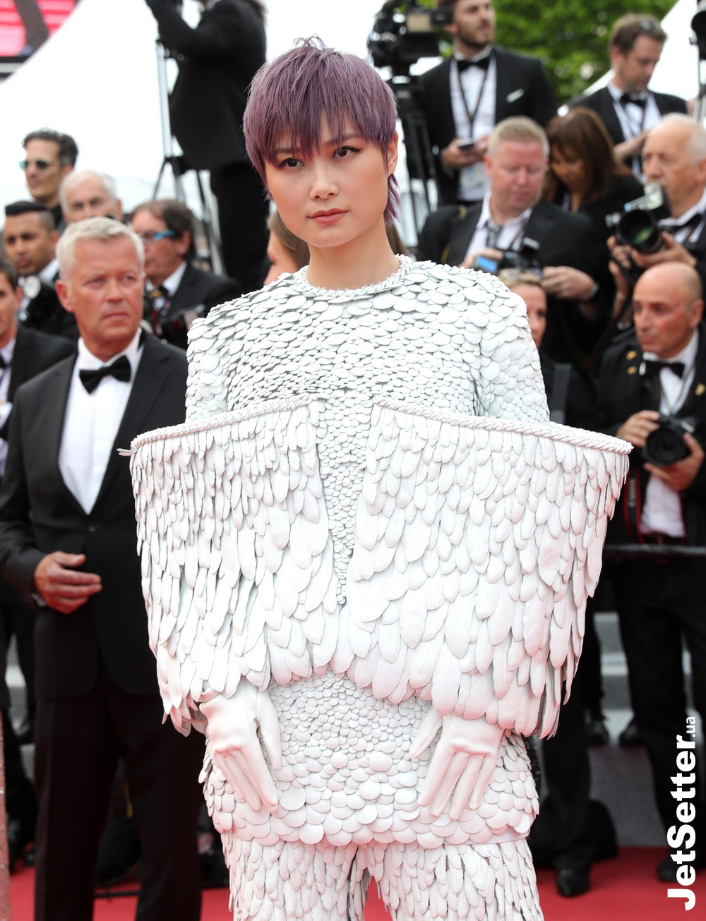 Cannes-2019: Тіна Кунакі, Ембер Гьорд та Карла Бруні на прем’єрі фільму «Знедолені»