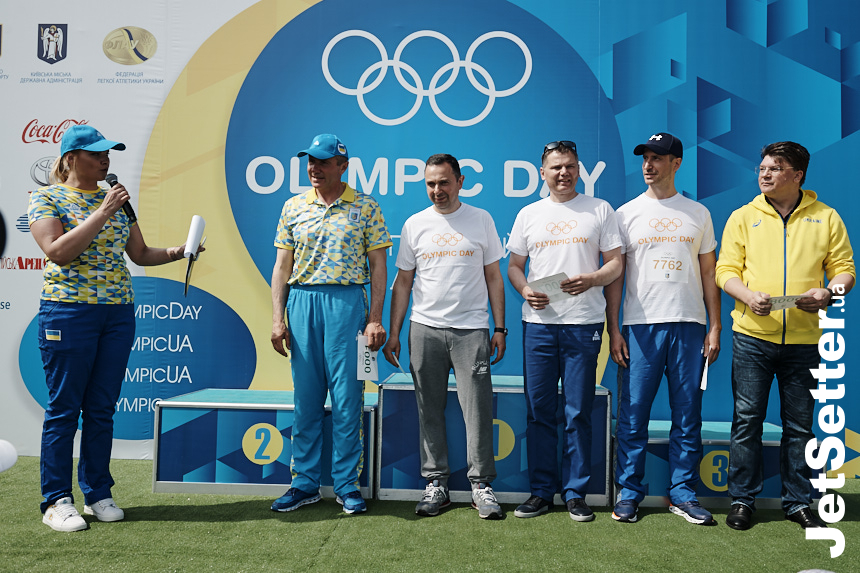 Почесні гості під час урочистого відкриття Олімпійського дня