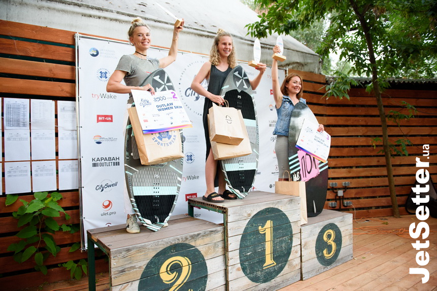 Серфінг у місті: перший в Україні вейксерф-фестиваль Kyiv City Swell