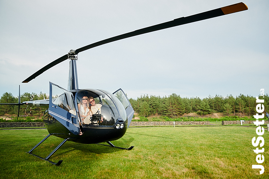Ексклюзивний представник Bell Helicopter Textron, організатори вертолітних турів Heli Club, надали можливість гостям політати на вертольоті.