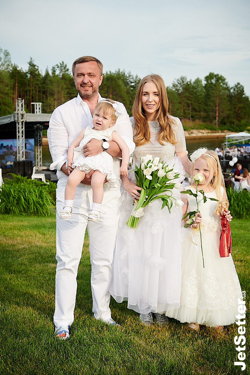 Єлізавета Гордійчук з чоловіком та дітьми