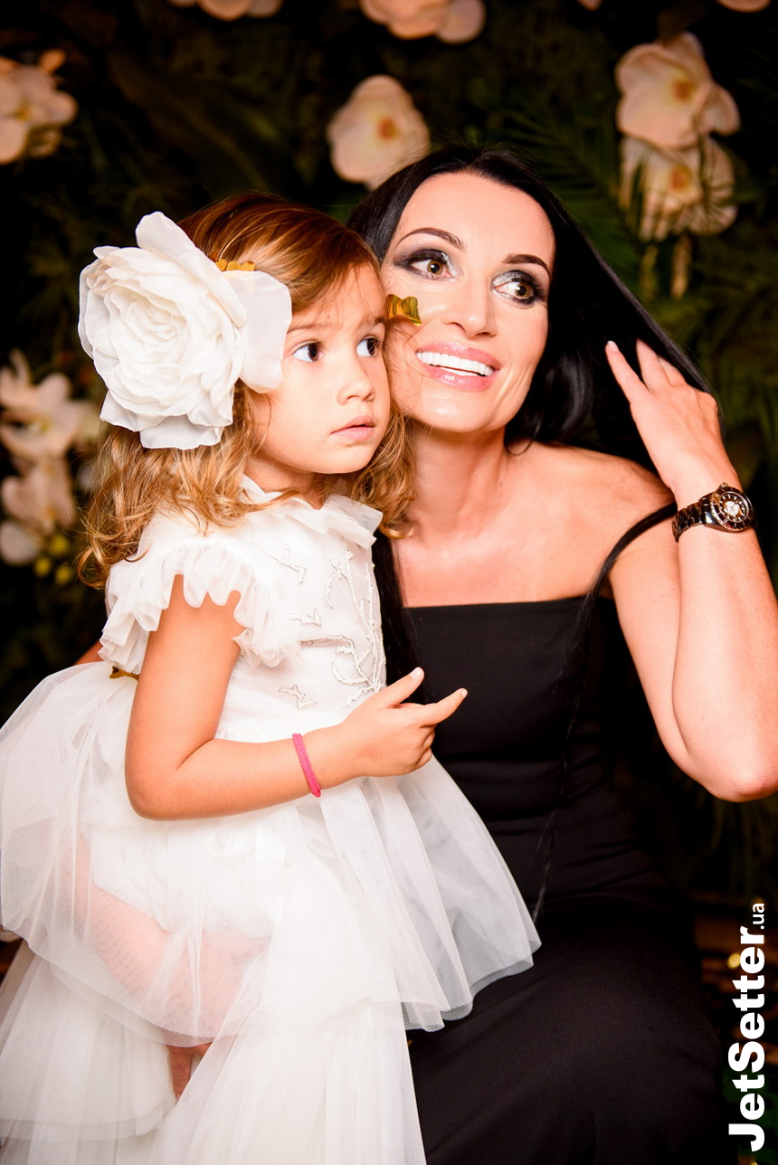 Лариса Ахтар із дочкою Мадонною