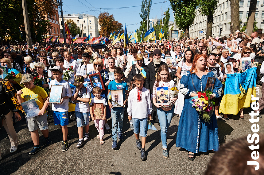 Марш захисників України у парку ім. Т. Шевченка