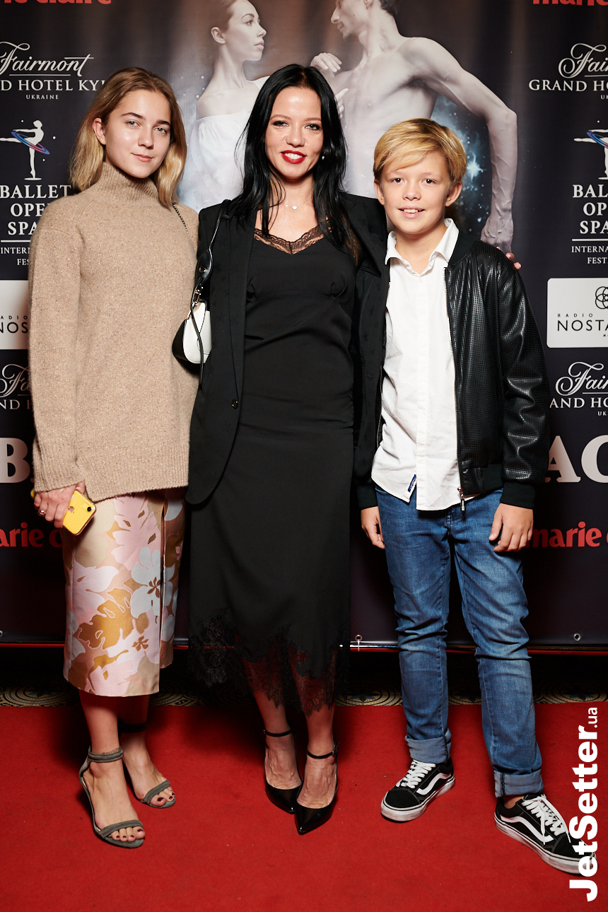 Ірина Горова з дочкою Наталею та сином Андрієм