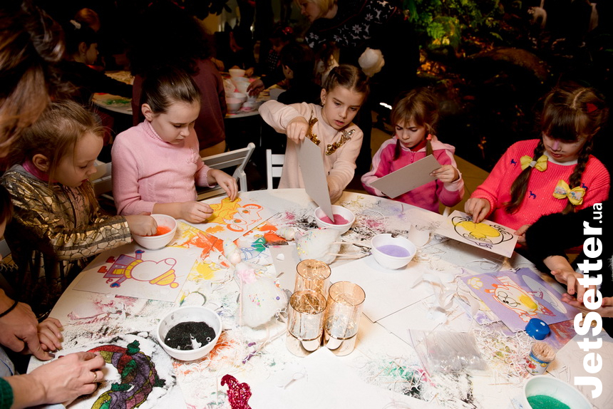 «Казкова країна»: новорічне свято для дітей у КВЦ «Парковий»