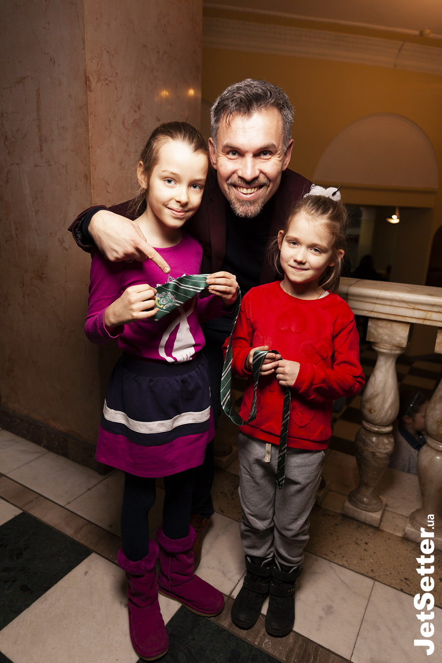 Геннадій ПОпенко з дочками