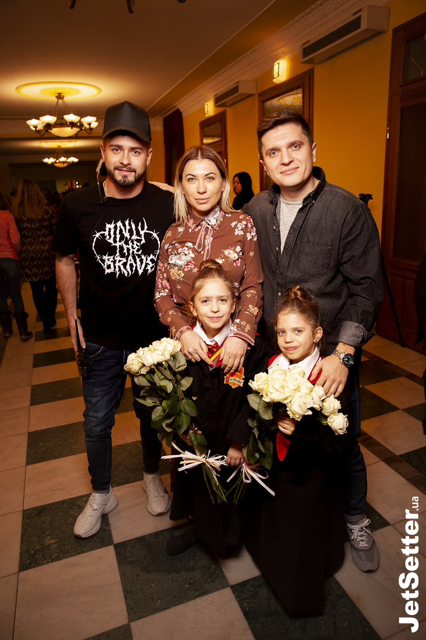 Олег Хороший, Анатолій Анатоліч з дружиною Юлою та дочками