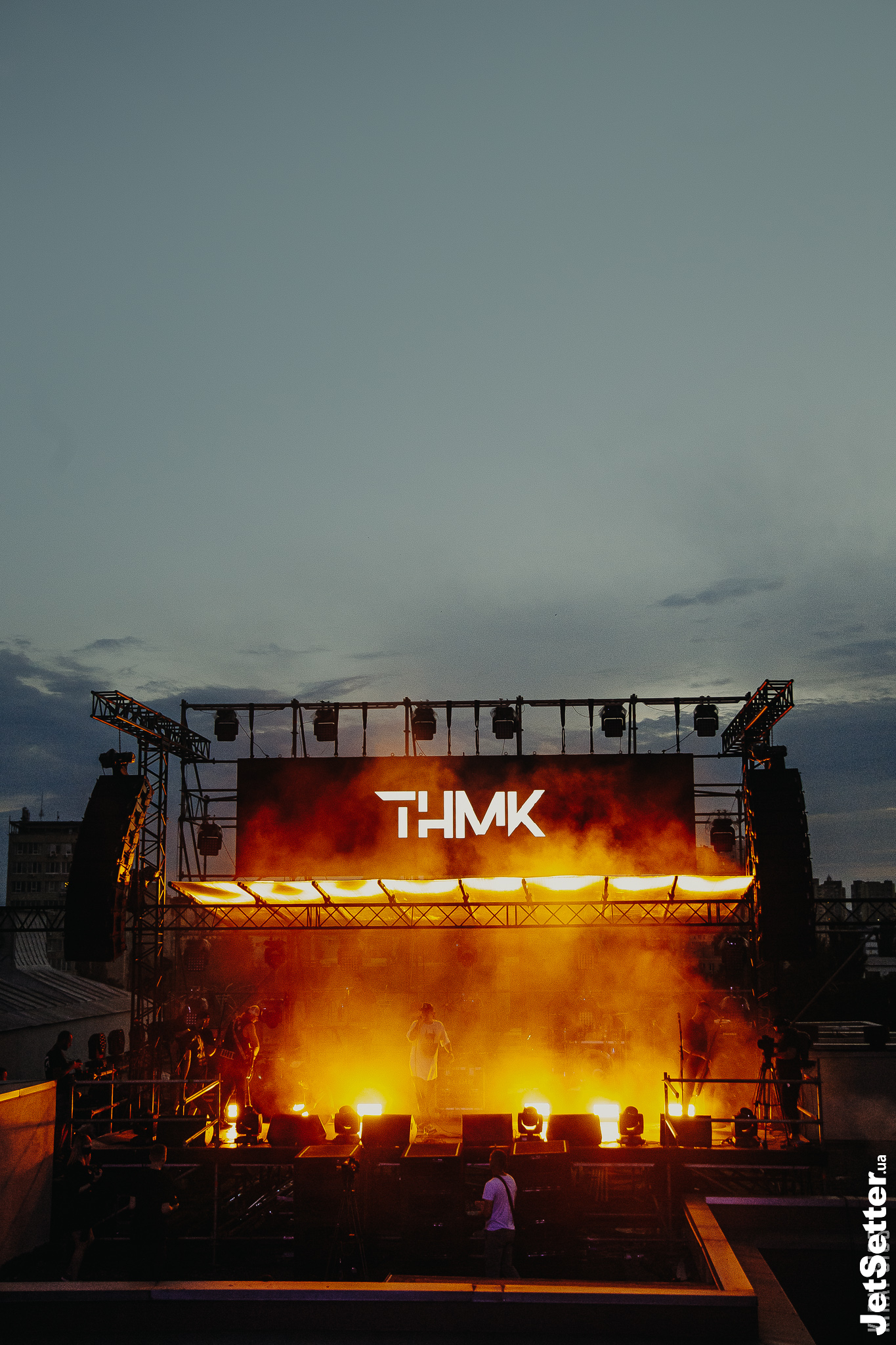 Вертикальный концерт гурту «ТНМК» на даху ресторана Bratislava