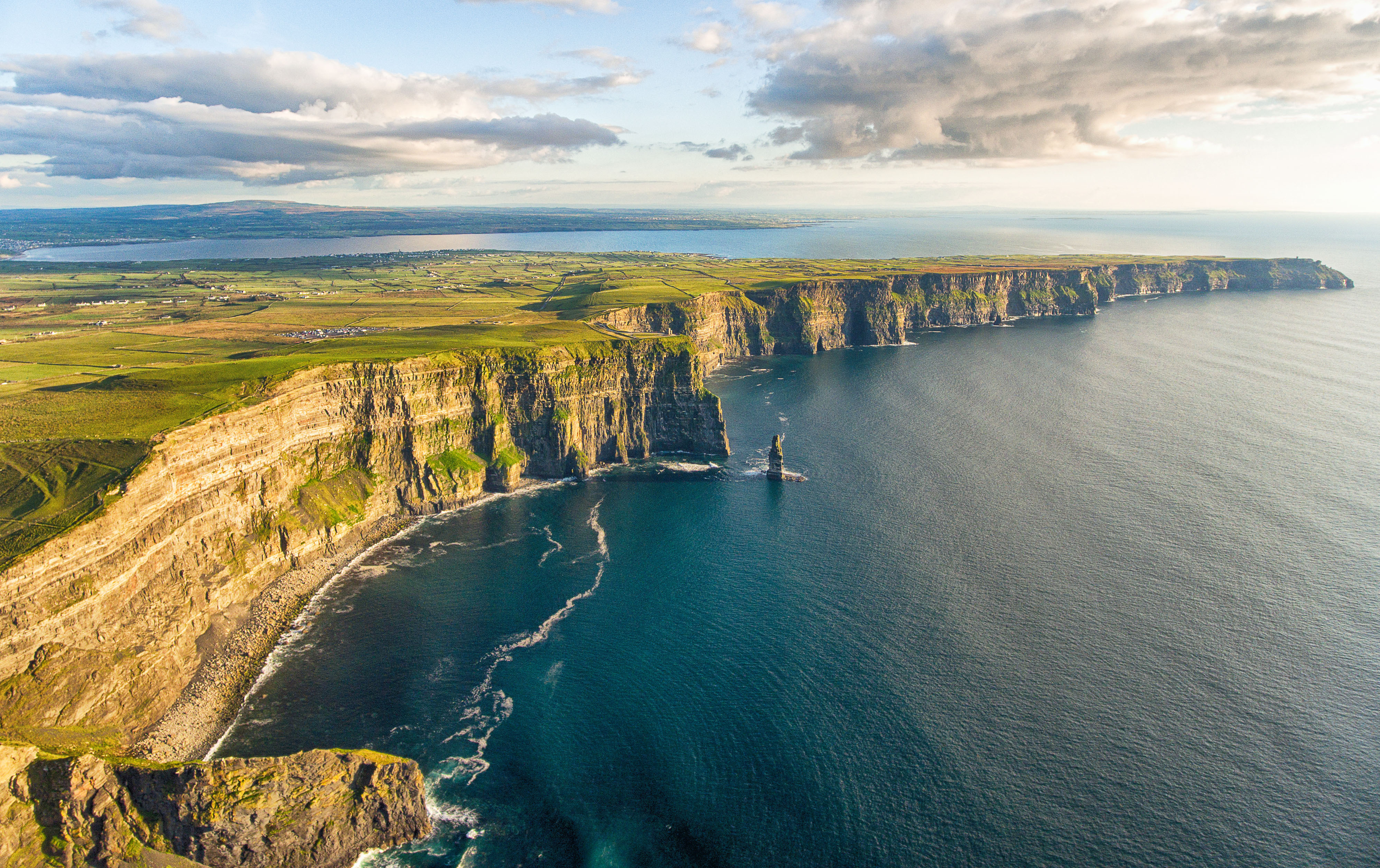 Третья береговая линия. Скалы мохер, графство Клэр, Ирландия. Утёсы мохер Ирландия. Cliffs of Moher Ирландия. Скалы мохер Ирландия.